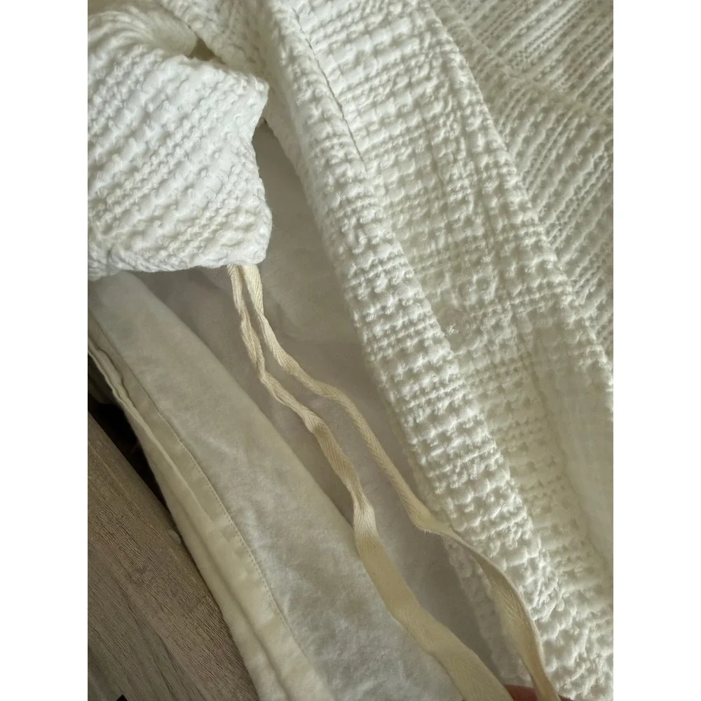 Pottery Barn King White Cotton Textured Matelasse Duvet Cover Button Closure